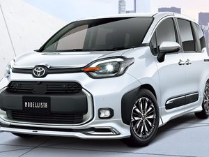 Toyota Sienta Terbaru Meluncur, Kini Ada Paket Gantengnya Toyota Sienta Terbaru Meluncur, Kini Ada Paket Gantengnya