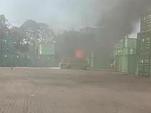 9 Motor Diangkut Truk yang Terbakar di Depo Spil Ikut Hangus 9 Motor Diangkut Truk yang Terbakar di Depo Spil Ikut Hangus