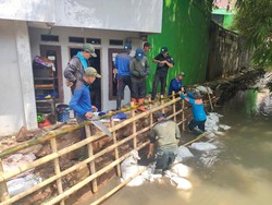 6 Rumah di Kampung Bendungan Depok Terdampak Banjir gegara Turap Jebol