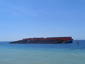 Kapal Muatan Batu Bara Kandas di Celukan Bawang Mulai Dievakuasi Kapal Muatan Batu Bara Kandas di Celukan Bawang Mulai Dievakuasi