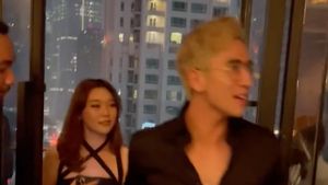 6 Foto Verrel Bramasta di Ultah Adik, Gandeng Livy Renata saat Diisukan Gay