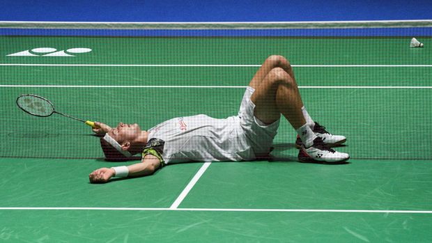 Viktor Axelsen Viktor Axelsen of Denmark celebrates his victory over Kunlavut Vitidsarn of Thailand during their men's singles final match at the World Badminton Championships in Tokyo on August 28, 2022. (Photo by Richard A. Brooks / AFP)