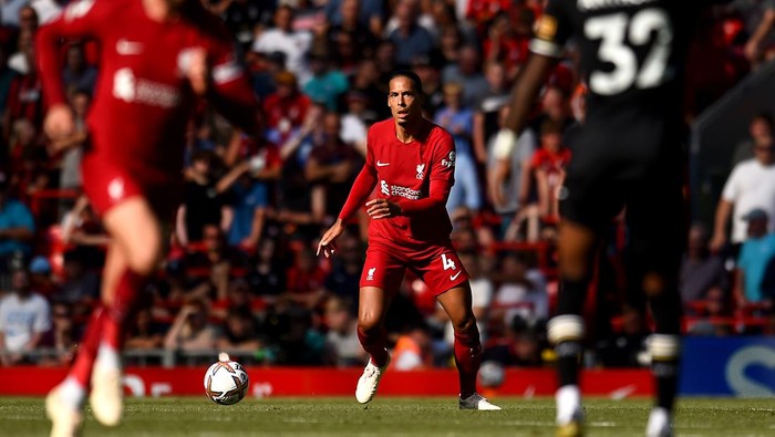 LIVERPOOL, ENGLAND - AUGUST 27: (THE SUN OUT, THE SUN ON SUNDAY OUT) Virgil van Dijk of Liverpool during the Premier League match between Liverpool FC and AFC Bournemouth at Anfield on August 27, 2022 in Liverpool, England. (Photo by Andrew Powell/Liverpool FC via Getty Images)