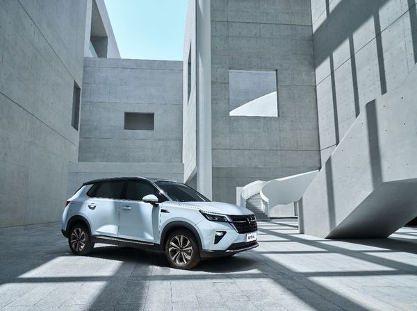 Lihat dari Dekat Mobil Hybrid Murah Wuling Asta, Sekali Full Tank Tempuh 1.100 Km