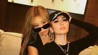 7 Foto Agnez Mo Bareng Penyanyi Korea Jessi yang Curi Atensi, Pamer Keakraban