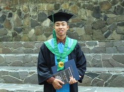 Cerita Ahmad Faisal dari Satpam hingga Jadi Sarjana