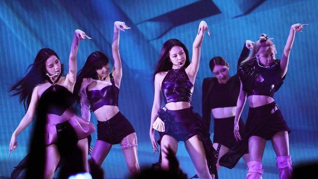 NEWARK, NEW JERSEY - AUGUST 28: BLACKPINK performs onstage at the 2022 MTV VMAs at Prudential Center on August 28, 2022 in Newark, New Jersey.   Theo Wargo/Getty Images for MTV/Paramount Global/AFP (Photo by Theo Wargo / GETTY IMAGES NORTH AMERICA / Getty Images via AFP)