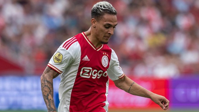 AMSTERDAM, NETHERLANDS - AUGUST 14: Antony of AFC Ajax looks on during the Dutch Eredivisie match between AFC Ajax and FC Groningen at Johan Cruijff Arena on August 14, 2022 in Amsterdam, Netherlands. (Photo by Raymond Smit/NESImages/DeFodi Images via Getty Images)