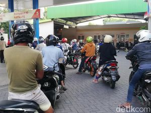 Sinyal Harga BBM Naik Menguat, Antrean di SPBU Pasuruan Masih Normal Sinyal Harga BBM Naik Menguat, Antrean di SPBU Pasuruan Masih Normal