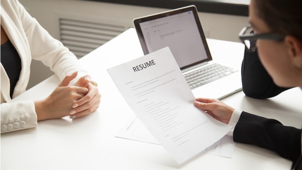 Tanda bahaya pada postingan lowongan kerja.