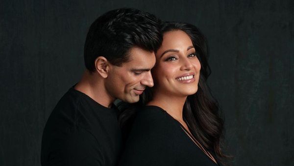 Potret Baby Bump Bipasha Basu yang Banjir Nyinyiran