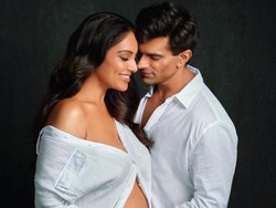 Bipasha Basu Pamer Foto Baby Bump, Netizen Malah Nyinyir