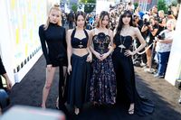 8 Potret Penampilan BLACKPINK Di MTV VMA 2022, Lisa Pakai Outfit Termahal