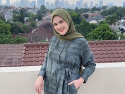 Cut Meyriska Cerita Momen Hijrah, Nangis Dengar Dakwah Ustaz Hanan Attaki