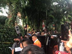 Detik-detik Adegan Kunci Saat Ajudan Lihat Pistol Ferdy Sambo Jatuh