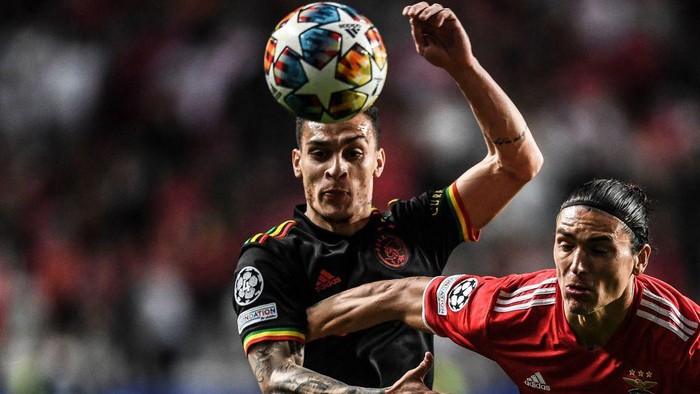 Darwin Nunez, Antony Ajax's Brazilian forward Antony Matheus Dos Santos (L) fights for the ball with Benfica's Uruguayan forward Darwin Nunez during the UEFA Champions League football match between SL Benfica and Ajax at the Luz stadium in Lisbon on February 23, 2022. (Photo by PATRICIA DE MELO MOREIRA / AFP) (Photo by PATRICIA DE MELO MOREIRA/AFP via Getty Images)