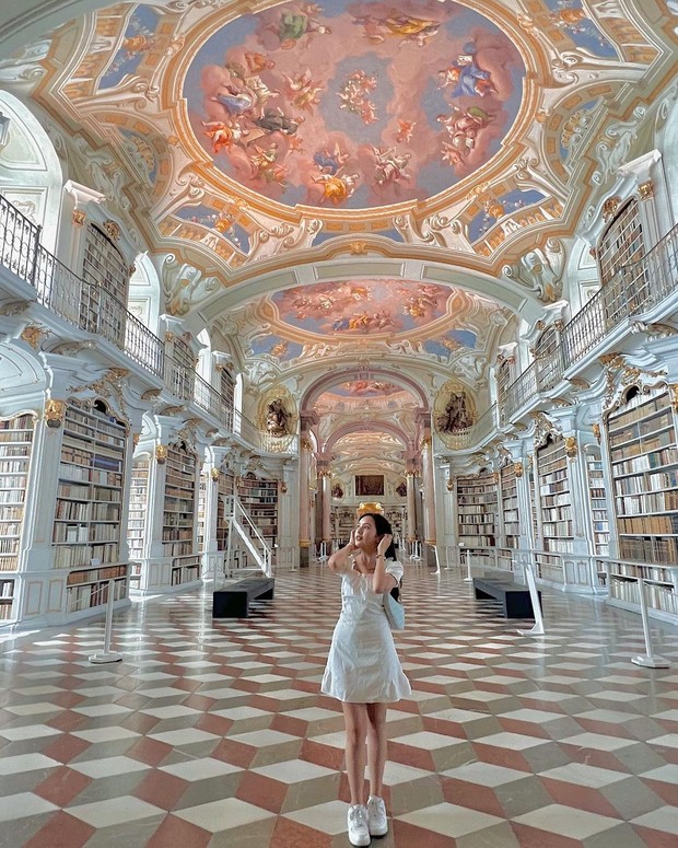 Elegant dengan Dress Simpel/Foto: Intagram/@bebytsabina Elegant dengan Dress Simpel/Foto: Intagram/@bebytsabina