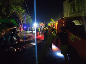 Diduga Rem Blong, Trailer Gasak 3 Truk di Jalur Lingkar Salatiga