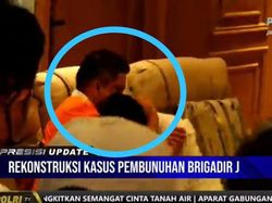 Momen Ferdy Sambo Peluk Putri Saat Rekonstruksi Pembunuhan Yoshua