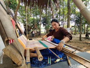 Menghidupkan Tenun Baduy Menghidupkan Tenun Baduy