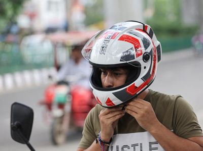 Ini Helm Anti Polusi dengan Filter Udara dan Kipas Angin, Keren Gak?