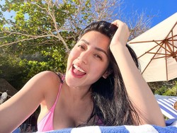 Santai di Pantai, Jessica Iskandar Sindir Pelaku Penipuan Rp 10 M