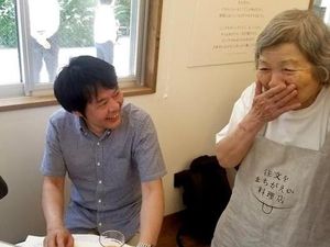 Unik! 5 Tempat Makan Ini Dilayani Pelayan yang Kasar hingga Alzheimer