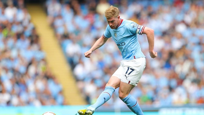 MANCHESTER, ENGLAND - AUGUST 27: Kevin De Bruyne of Manchester City during the Premier League match between Manchester City and Crystal Palace at Etihad Stadium on August 27, 2022 in Manchester, England. (Photo by James Gill - Danehouse/Getty Images)