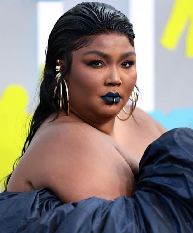 Lizzo/Foto: Instagram.com/lizzobeeating Deretan selebriti yang bahagia dengan bentuk tubuhnya