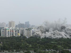 Melihat Lagi Gedung Pencakar Langit Ilegal di India Hancur Dibom Melihat Lagi Gedung Pencakar Langit Ilegal di India Hancur Dibom