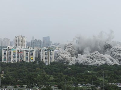 Melihat Lagi Gedung Pencakar Langit Ilegal di India Hancur Dibom