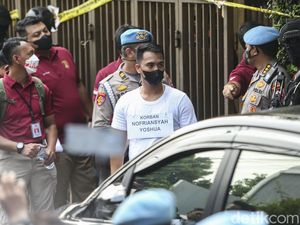 Adegan Brigadir Yosua Mohon-mohon ke Bharada E Sebelum Ditembak