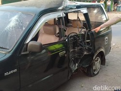 Izusu Panther Pecah Ban Lalu Tabrak Tiang Telepon di Magetan, 1 Orang Tewas
