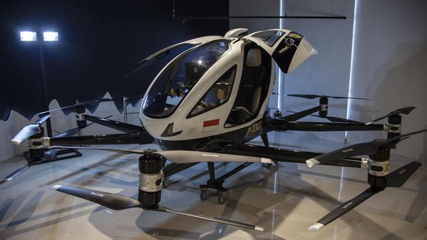 Technicians inspect the EHang 216 AAV (Autonomous Aerial Vehicle) unit displayed in the Prestige Motorcars pop up showroom at Lotte Shopping Avenue mall, Jakarta, on August 29, 2022. Imported by PT. Prestige Aviation, the EHang 216 is an electric-powered unmanned vehicle from China which is claimed to be able to fly as far as 35 Km, with a speed of 130 Km / h, and is expected to be a transportation access solution in the future, both passengers and logistics, for dense urban areas. , as well as for remote areas that still do not have adequate land access. (Photo by Aditya Irawan/NurPhoto via Getty Images)
