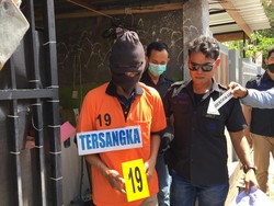 Tersangka Peragakan 27 Adegan Pembunuhan Guru TK di Mataram