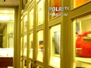 Salfok Lemari Kaca di Rumah Ferdy Sambo, Ada Tas Mewah Bottega Veneta Salfok Lemari Kaca di Rumah Ferdy Sambo, Ada Tas Mewah Bottega Veneta