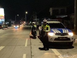 Polisi Jaga Jalur Rawan Cegah Aksi Pelemparan Kaca Truk