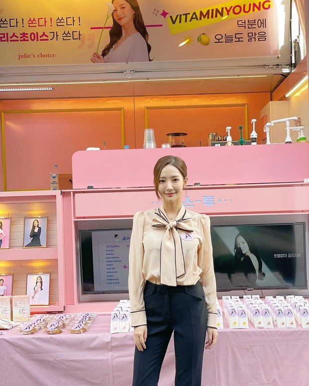 Ribbon Blouse/Foto: instagram.com/rachel_mypark Ribbon Blouse