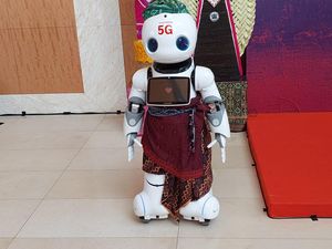 Robot Lucu UU dari Telkomsel Dibekali Kecerdasan Buatan dan 5G Robot Lucu UU dari Telkomsel Dibekali Kecerdasan Buatan dan 5G
