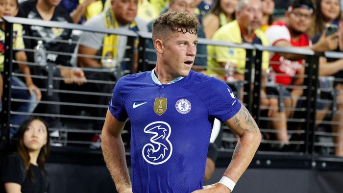LAS VEGAS, NV - JULY 16: Ross Barkley (18) of Chelsea looks over pitch prior to a corner kick during a friendly match between Chelsea F.C. Blues of the Premier League and Club America (Las Aguilas) of the Liga MX as part of the FC Series Clash of Nations 2022 on July 16, 2022 at Allegiant Stadium in Las Vegas, Nevada. (Photo by Jeff Speer/Icon Sportswire via Getty Images)