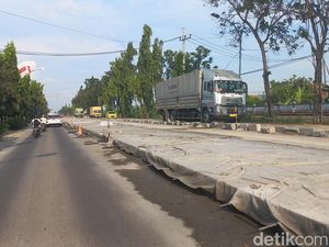Kurangi Kepadatan Lalin, Sebagian Lajur Jalan Nasional Lamongan Dibuka Kurangi Kepadatan Lalin, Sebagian Lajur Jalan Nasional Lamongan Dibuka
