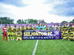 Ketika Jurnalis Adu Olah Bola dengan Eks Persib Bandung