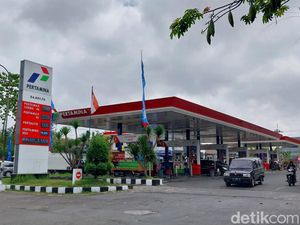 Sejumlah SPBU Malang Juga Batasi Pembelian BBM, Pertalite Maksimal Rp 300 Ribu Sejumlah SPBU Malang Juga Batasi Pembelian BBM, Pertalite Maksimal Rp 300 Ribu
