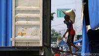 Suasana Pasar Induk Cipinang Saat Stok Beras Aman hingga Desember