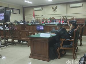 2 Saksi Mahkota Dihadirkan di Sidang Suap Hakim Itong 2 Saksi Mahkota Dihadirkan di Sidang Suap Hakim Itong