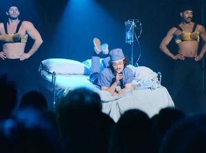 Daniel Radcliffe Berubah Jadi Aneh Buat Weird: The Al Yankovic Story Daniel Radcliffe Berubah Jadi Aneh Buat Weird: The Al Yankovic Story