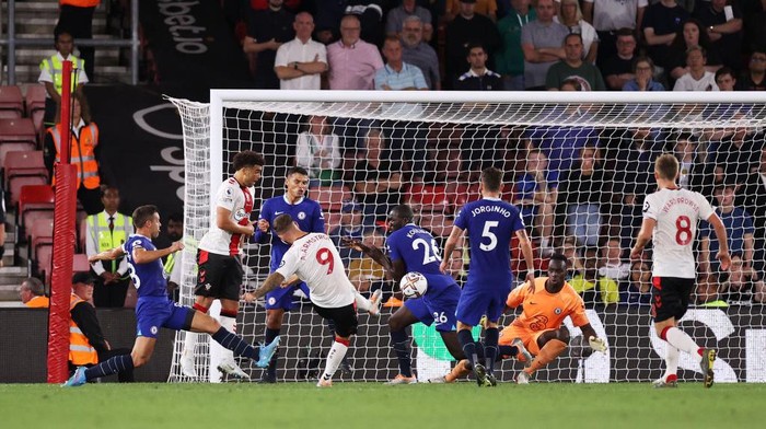SOUTHAMPTON, ENGLAND - AUGUST 30: Adam Armstrong of Southampton scores their teams second goal during the Premier League match between Southampton FC and Chelsea FC at Friends Provident St. Marys Stadium on August 30, 2022 in Southampton, England. (Photo by Ryan Pierse/Getty Images)