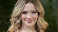 Morfydd Clark yang Memikat!