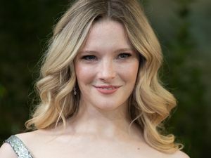 Morfydd Clark yang Memikat!