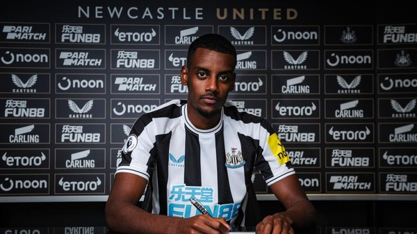 Foto: Alexander Isak, Pemain Baru Newcastle yang Diklaim Tolak MU